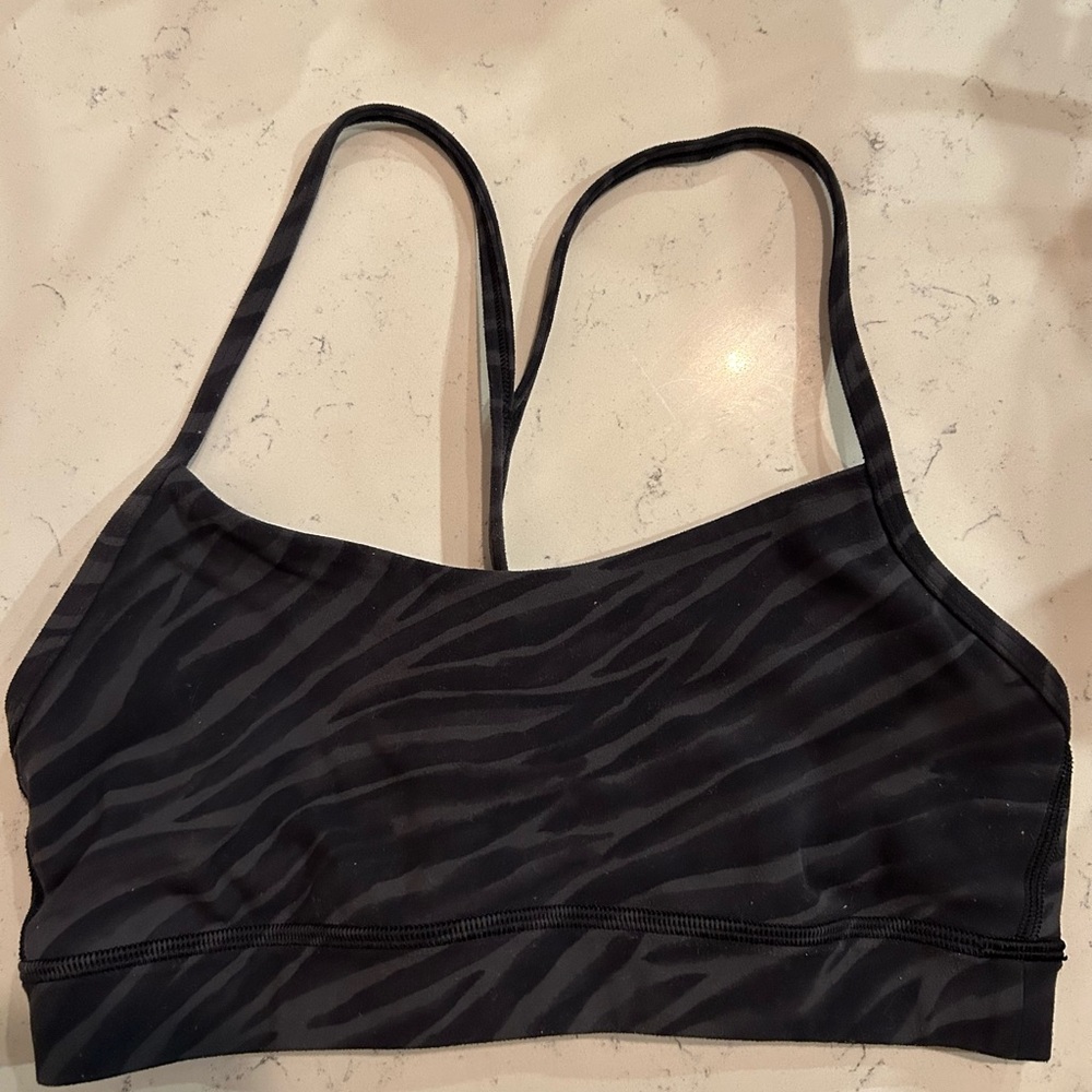 Lululemon Flow Y Sports Bra Size 6
